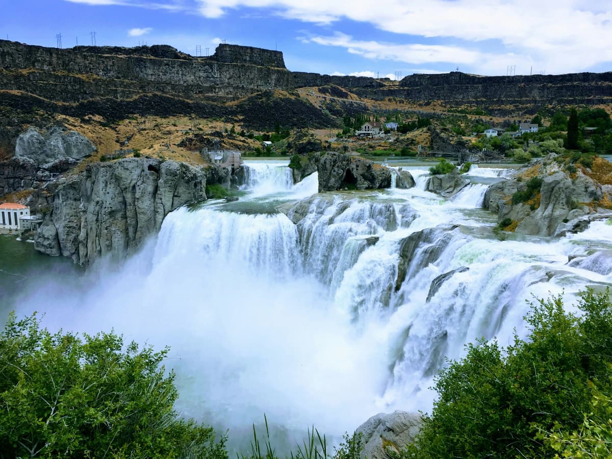 Shoshone Falls pouring over a wide basalt rim into the Snake River Canyon near Twin Falls, Idaho